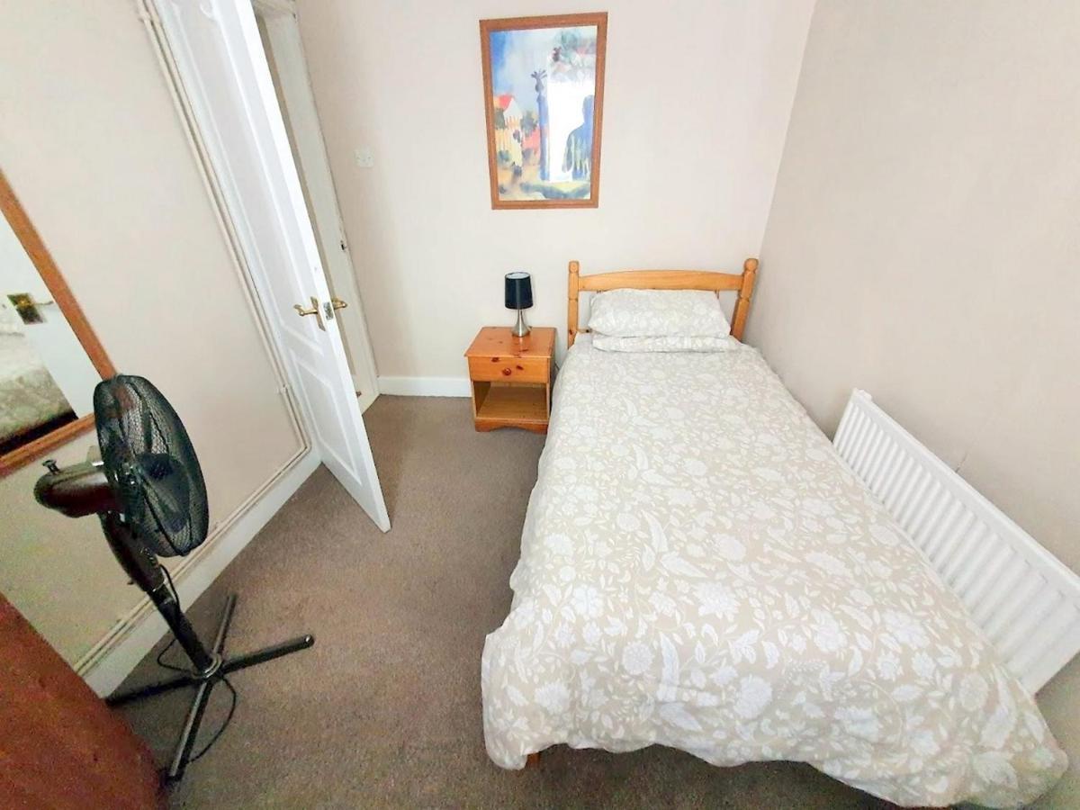 Wentworth Apartment With 2 Bedrooms, Superfast Wi-Fi And Parking Sittingbourne Exterior foto