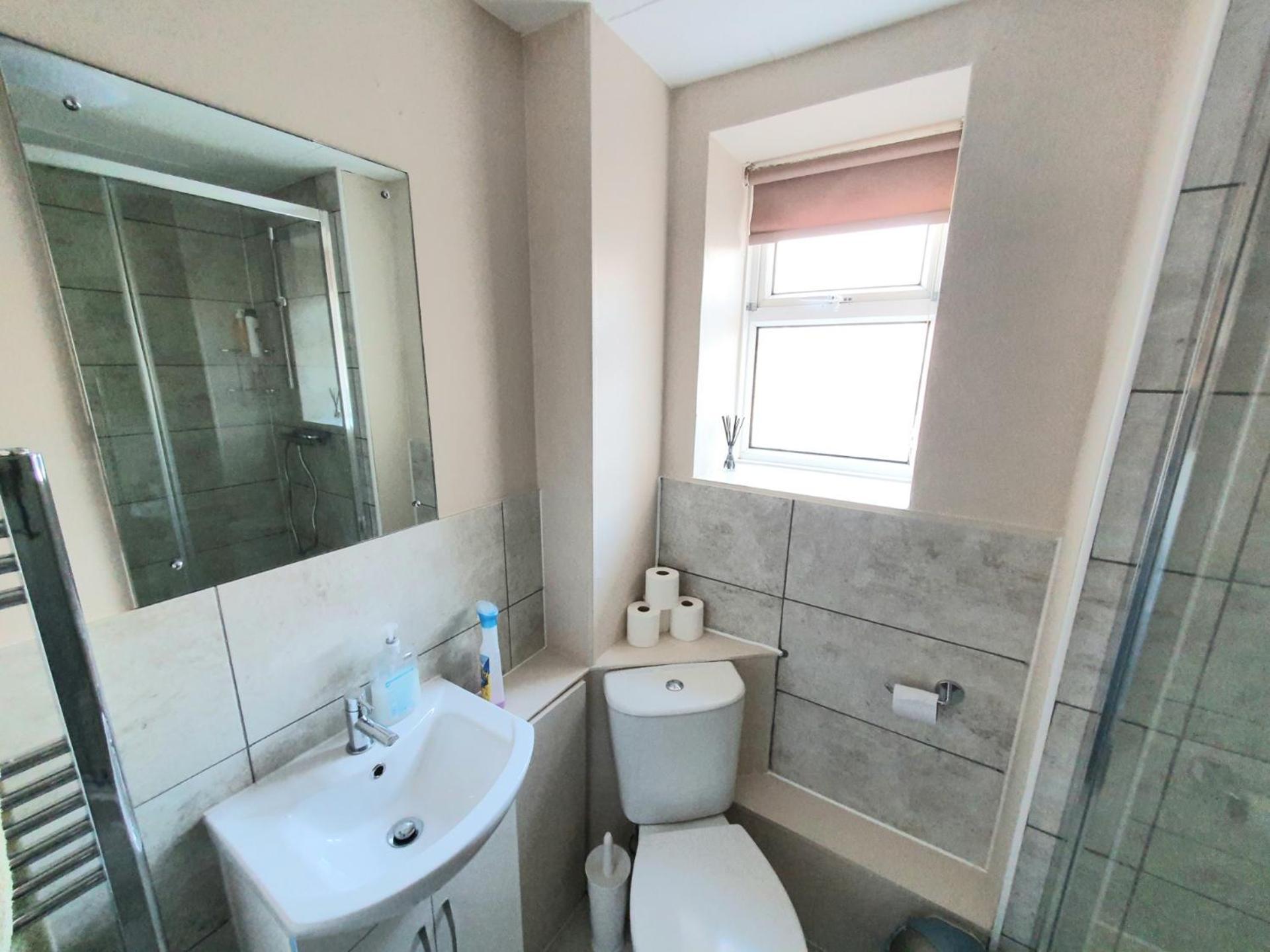 Wentworth Apartment With 2 Bedrooms, Superfast Wi-Fi And Parking Sittingbourne Exterior foto