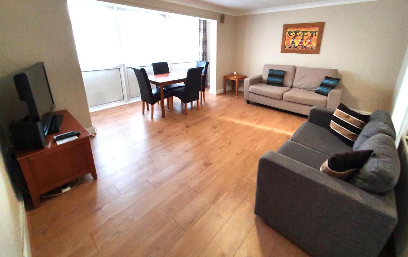 Wentworth Apartment With 2 Bedrooms, Superfast Wi-Fi And Parking Sittingbourne Exterior foto